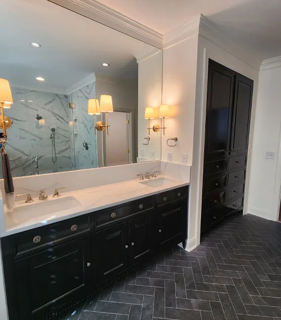 Highlighting styled décor through curated gallery images